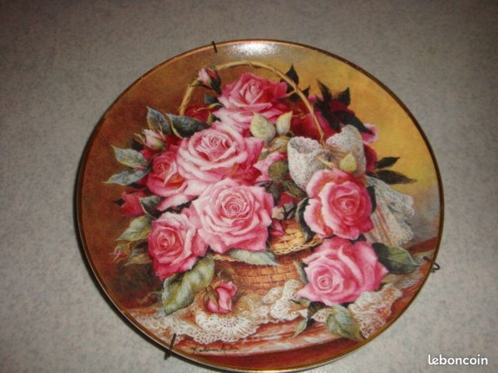 ASSIETTE AUX ROSES DE LA PRINCESSE DE MONACO 