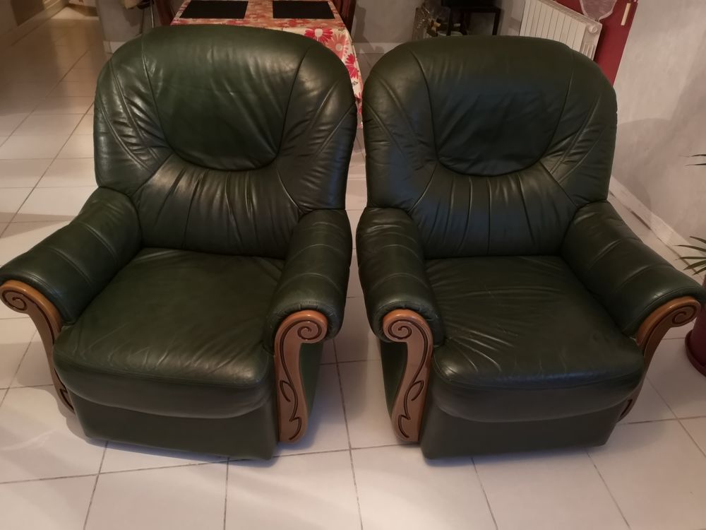 Lot de deux fauteuils en cuir v&eacute;ritable Meubles