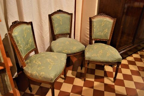 Un joli trio de chaises 70 Neuilly-Saint-Front (02)