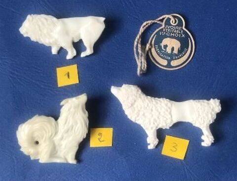 Broches ANCIENNES en ivoire véritable : Lion - chiens 22 Dinan (22)