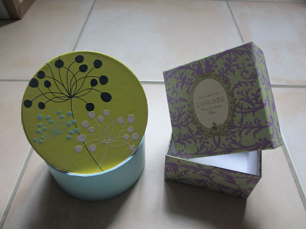 Lot de 2 bo&icirc;tes pour collectionneur ou autre Décoration