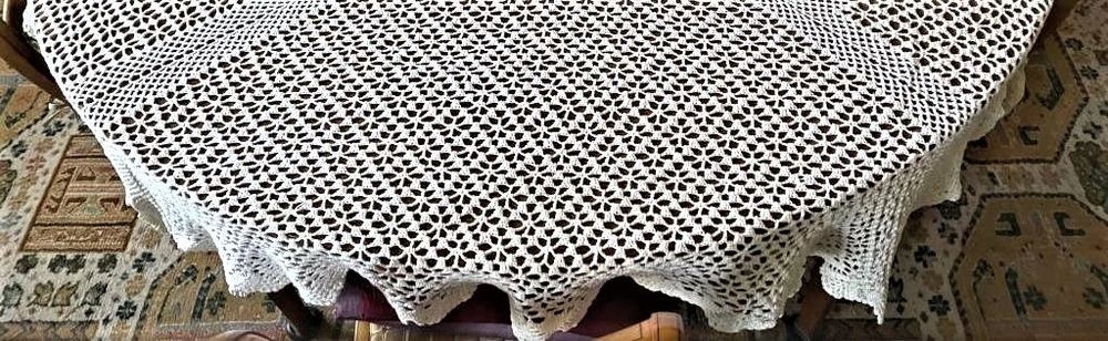 Nappe ronde neuve blanche faite main au crochet 280 cm diam D�coration