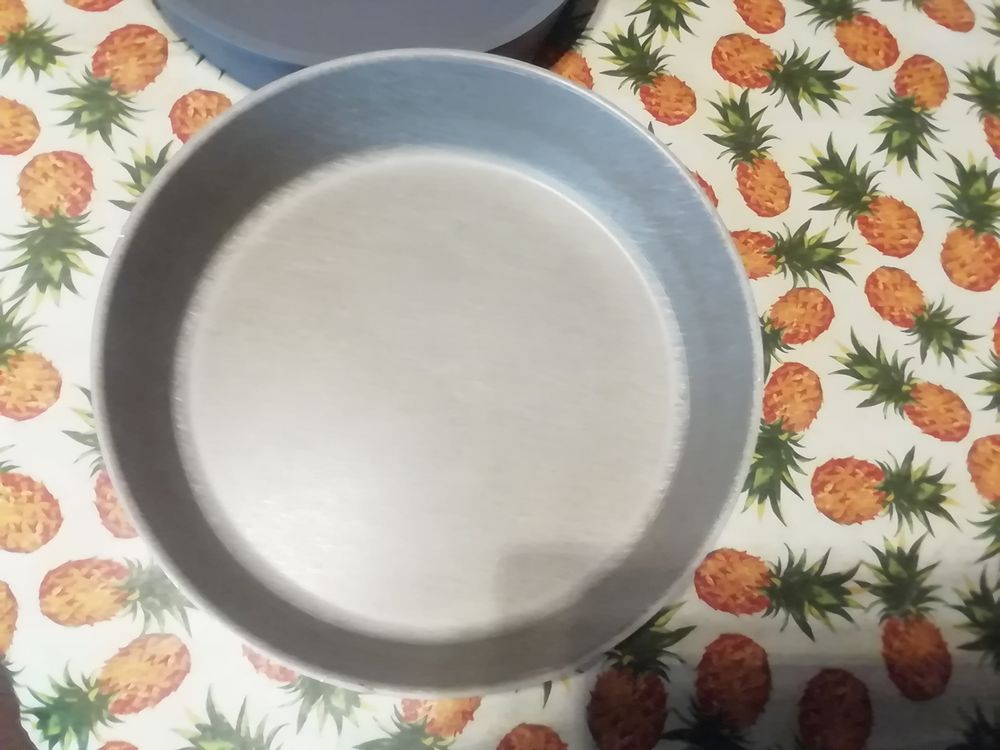 Plat rond alu avec moule silicone neuf Cuisine