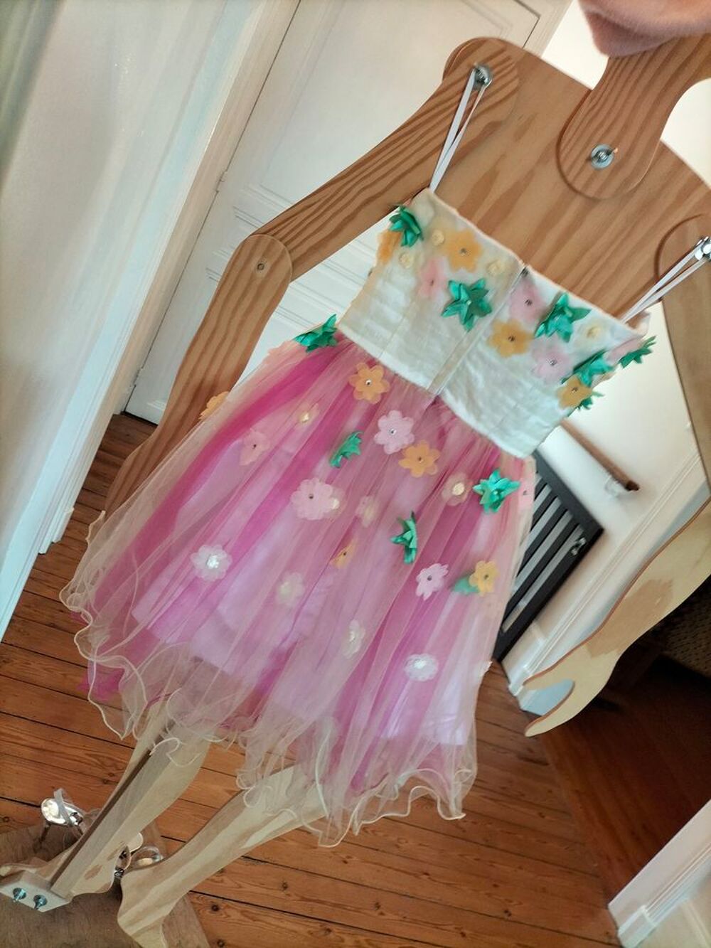 Robe de F&ecirc;te. Vêtements