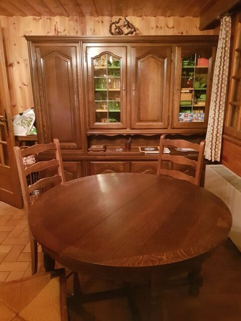 Salle à manger en bois chêne foncé :
175 Thônes (74)