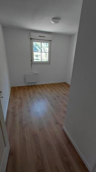  Appartement à louer 2 pièces 63 m²