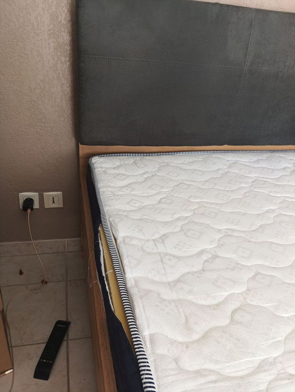 Lit double + matelas 180 x 200 Meubles
