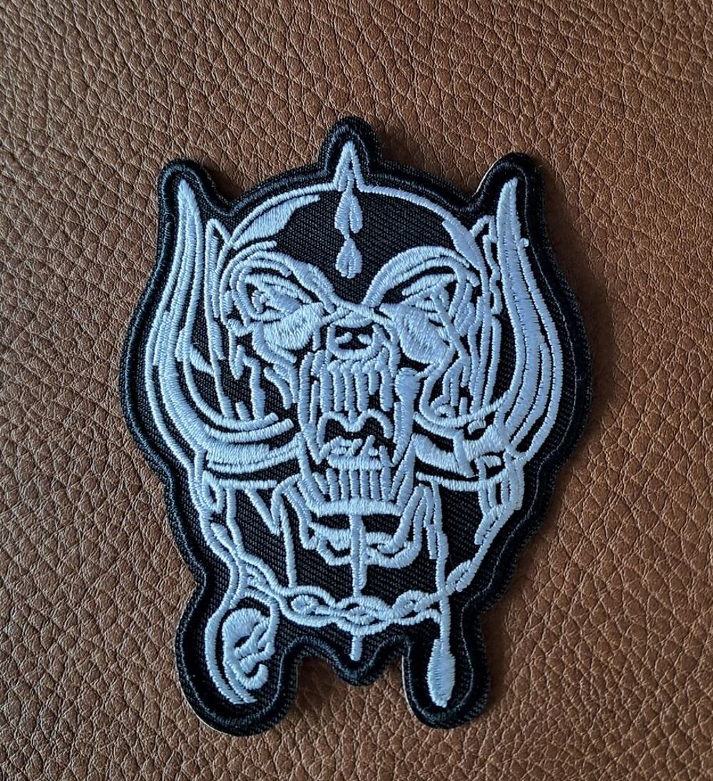 &eacute;cusson patch brod&eacute; 
logo t&ecirc;te de motorhead 
9,5x7 cm 
