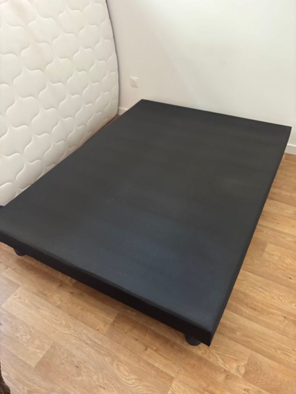 Lit (matelas + sommier) de 140x190 250€ Meubles