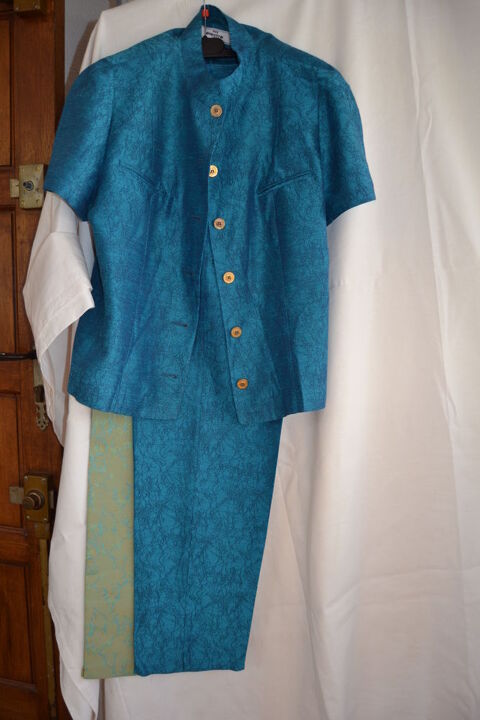 ensemble veste et 2 pantalons 10 Saint-Saturnin-l�s-Apt (84)