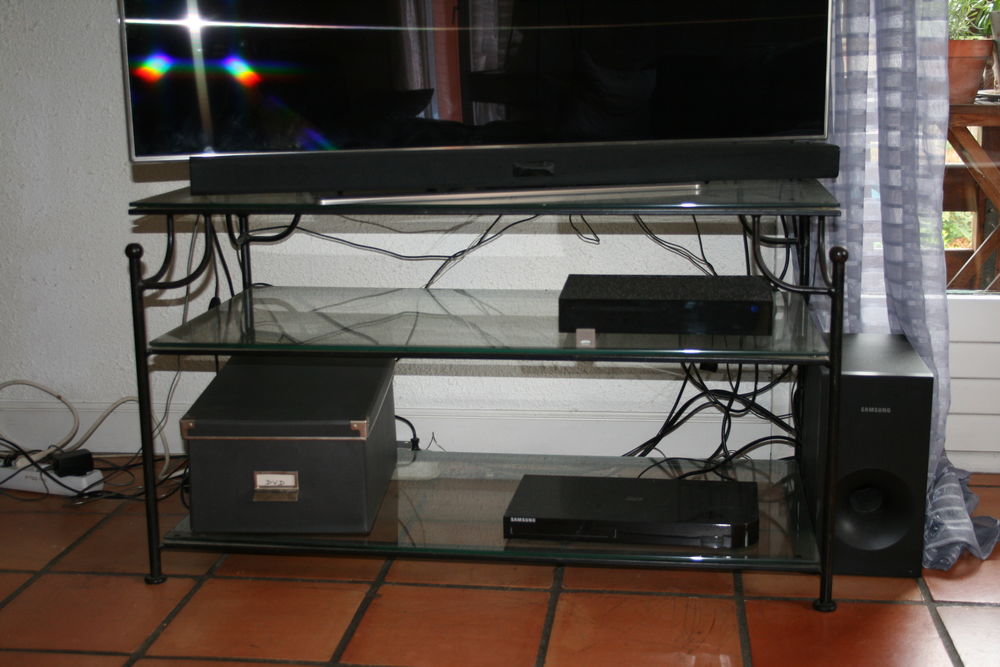 Meuble t&eacute;l&eacute; en fer forg&eacute; Meubles