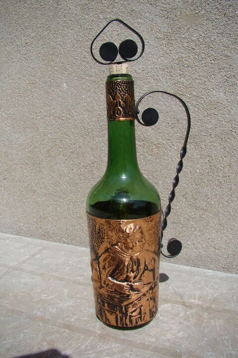 Ancienne bouteille de Calvados en cuivre et fer forg� (vide) 20 Gargenville (78)