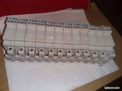 LOT de 12 COUPE CIRCUIT HAGER 12501 10 Serres-Castet (64)