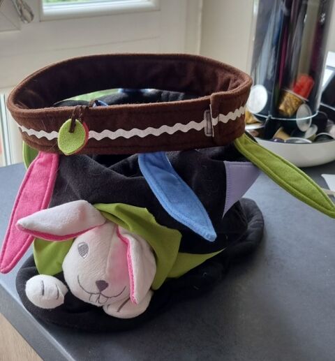 lot d�guisement chapeau et collier 7 Oullins (69)