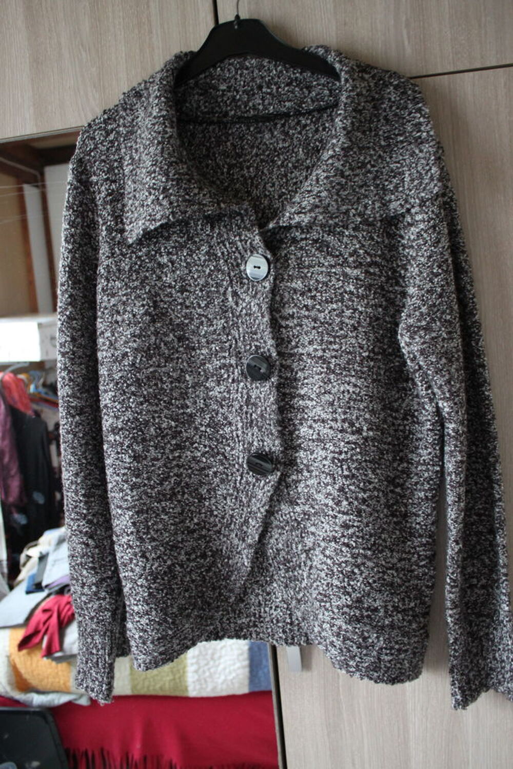Gilet femme gris chin&eacute; taille 3.
Vêtements