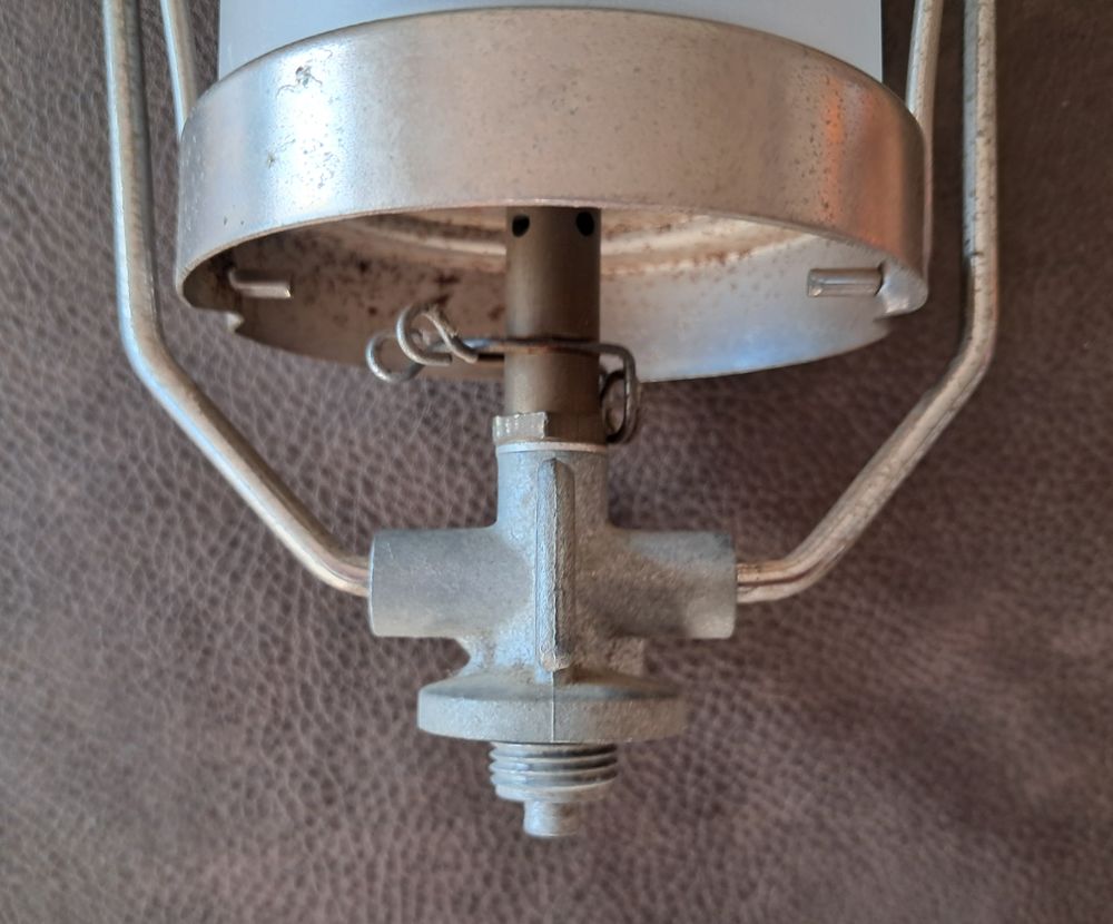 lampe camping gaz lumogaz fixation &agrave; pas de vis 
Sports