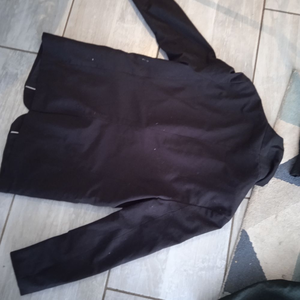 Veste tailleur taille S marque Bershka 100% polyester, coule Vêtements