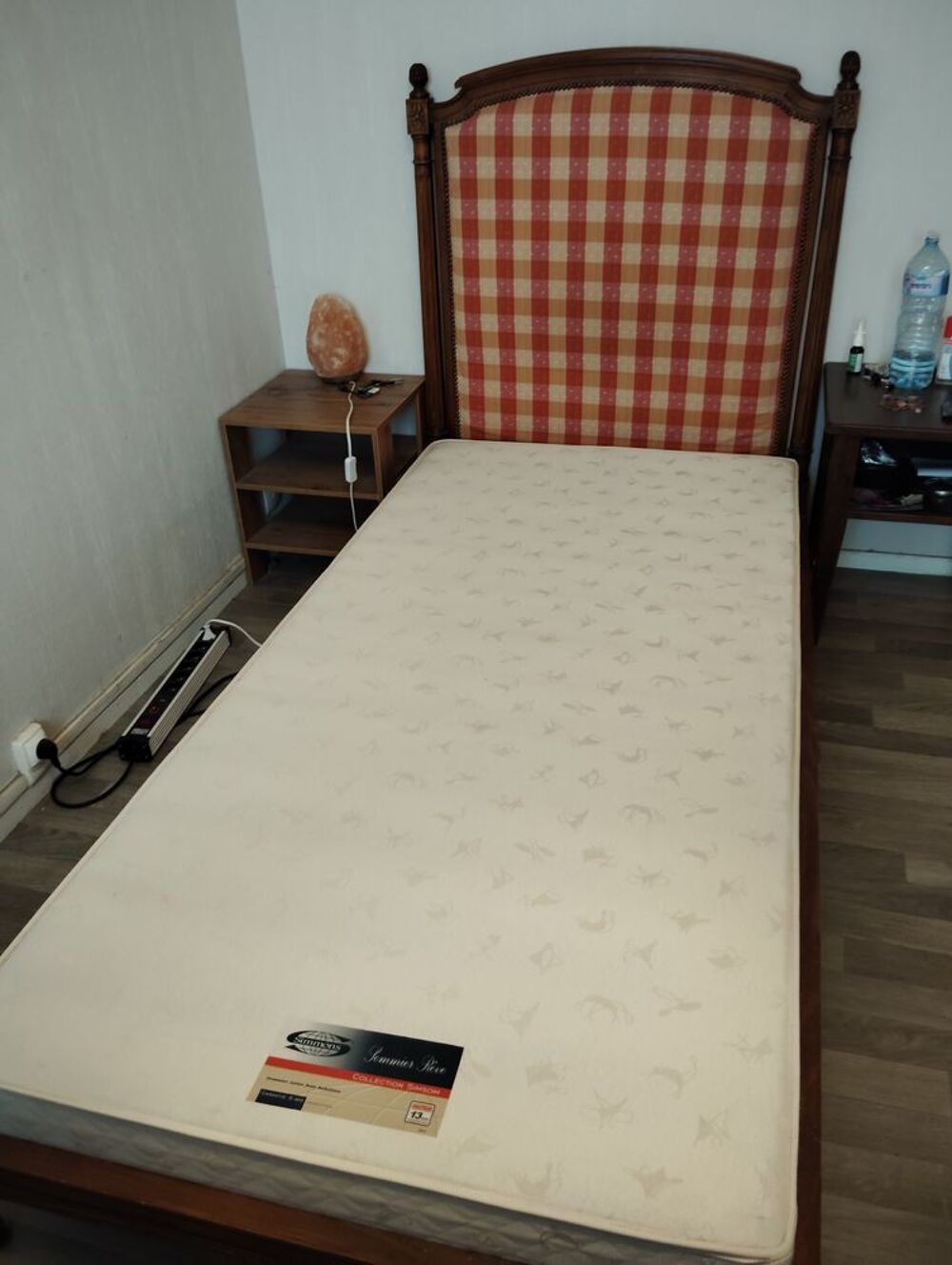 lit en bois t&ecirc;te de lit en tissus Meubles
