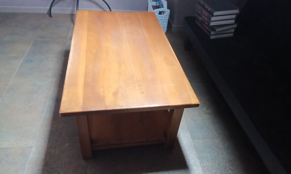 Table basse de salon. Meubles