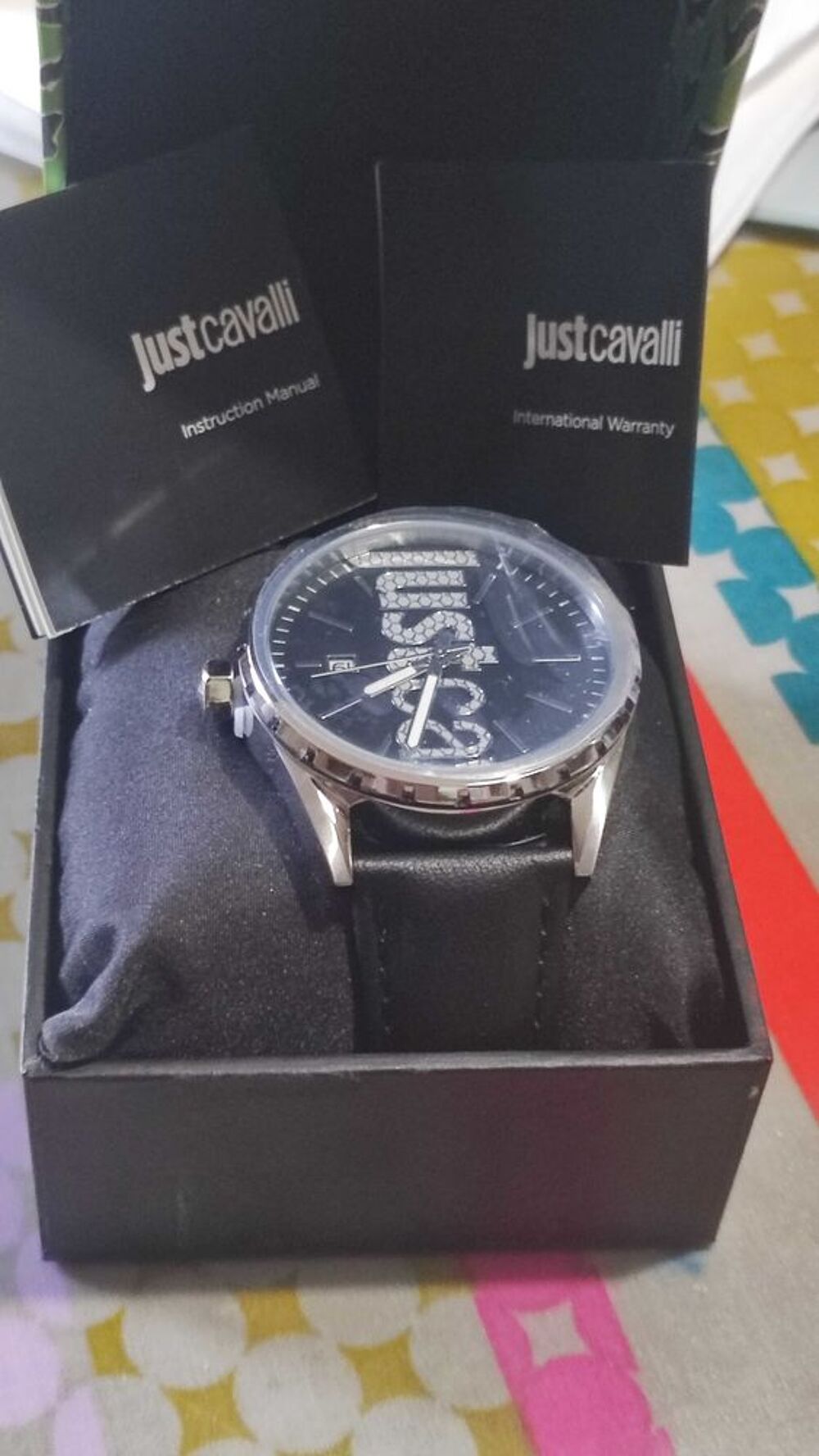 Montre mixte acier inoxydable et bracelet cuir. Just Cavalli Bijoux et montres