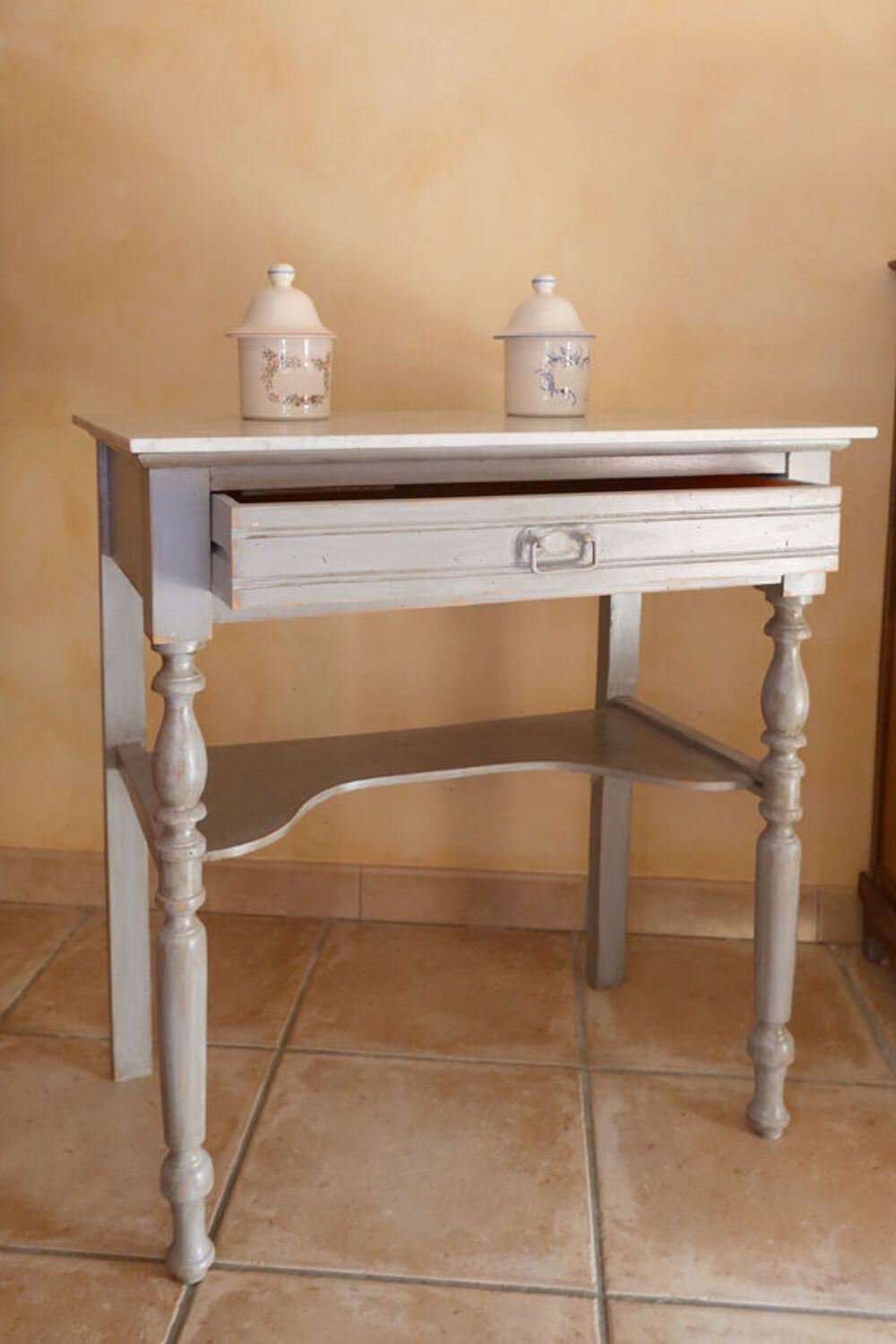 Petite table Meubles