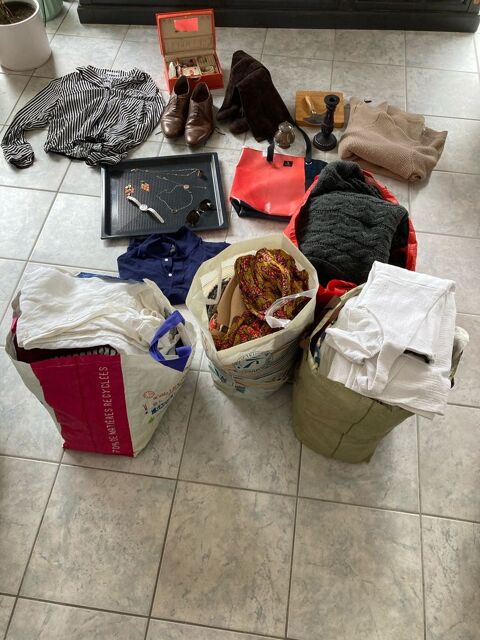 lot de vtements adultes et accessoires 100 Perros-Guirec (22)