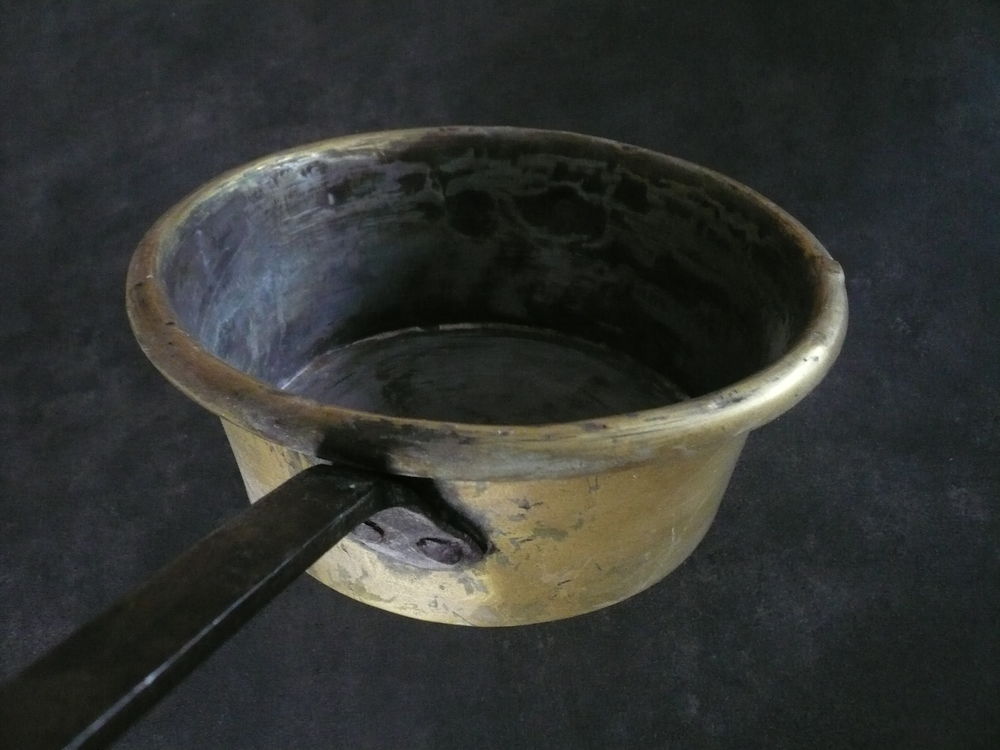 Ancienne casserole cuivre jaune et fer forg&eacute; Dcoration