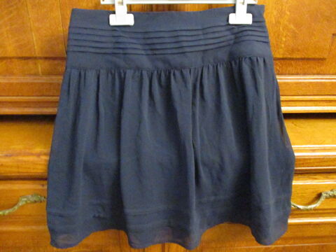 une tr�s jolie jupe bleue marine s'attache sur le c�t� neuve 0 M�rignies (59)