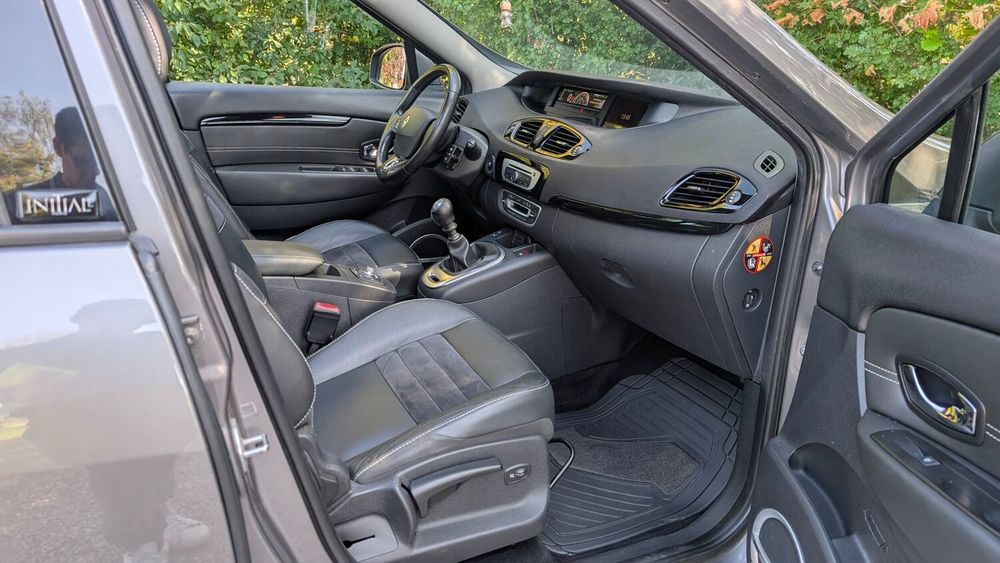 Grand Sc&eacute;nic III Grand Sc&eacute;nic dCi 130 Energy FAP eco2 Initiale 7 pl 2014 occasion 62440 Harnes