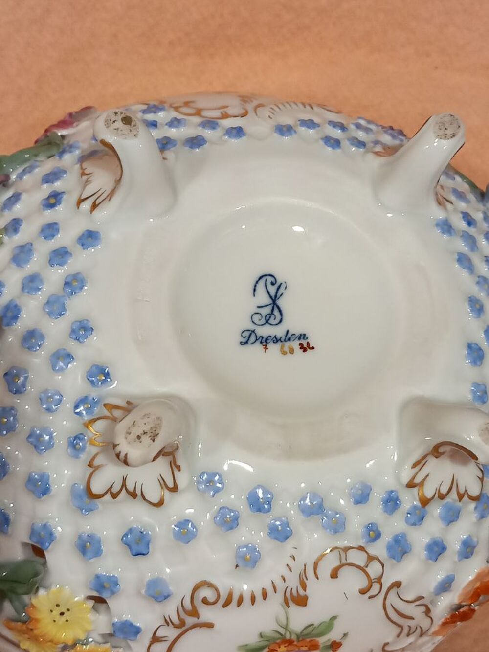 Plat de bonbons en porcelaine de Dresden (Allemagne) Décoration