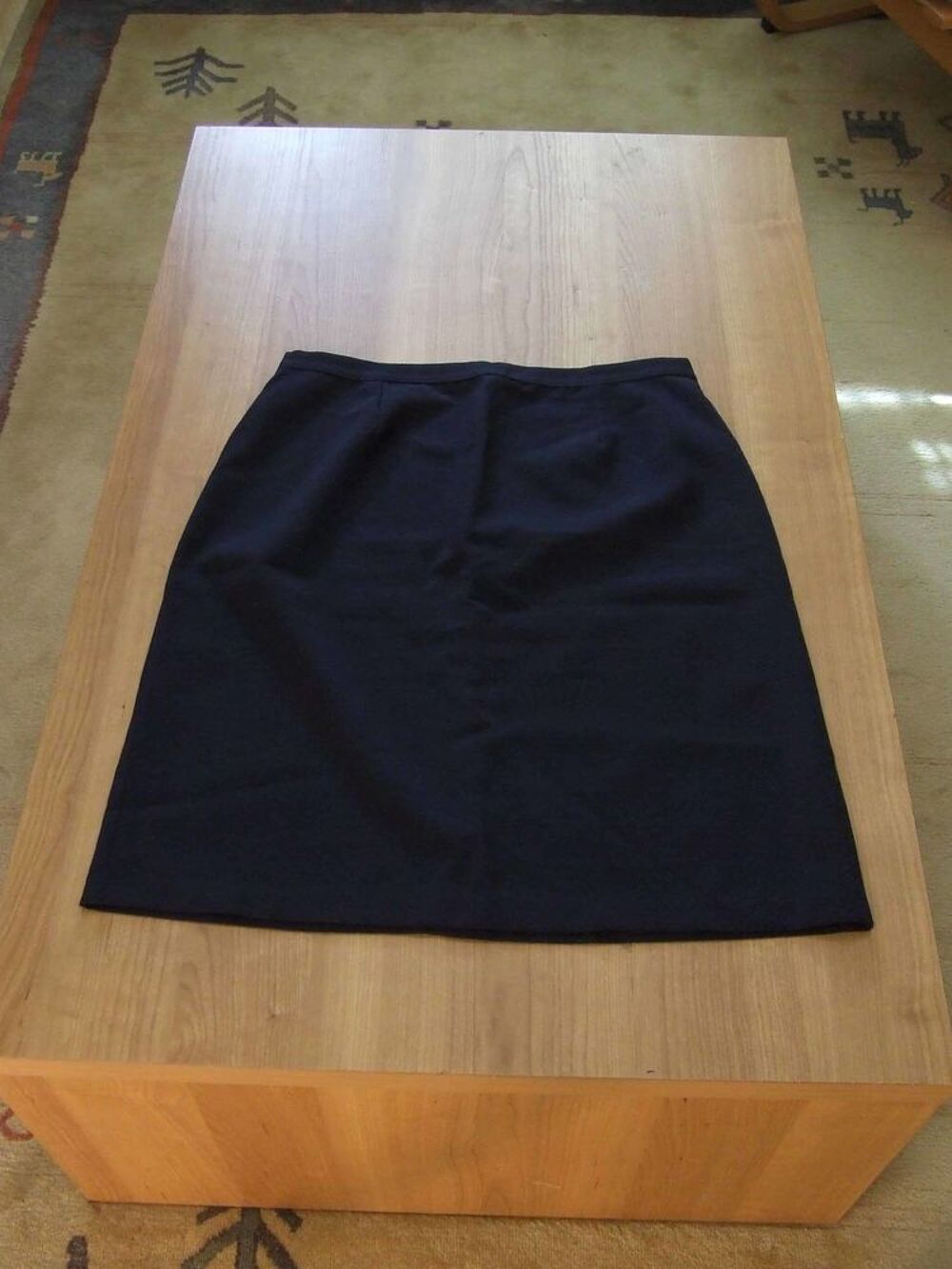 Jupe courte. Bleue marine. T. 44. TBE Vêtements