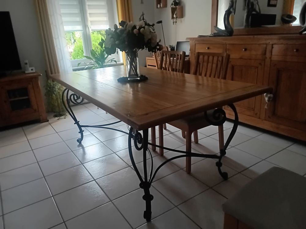 Table salle a manger bois pied acier Sports
