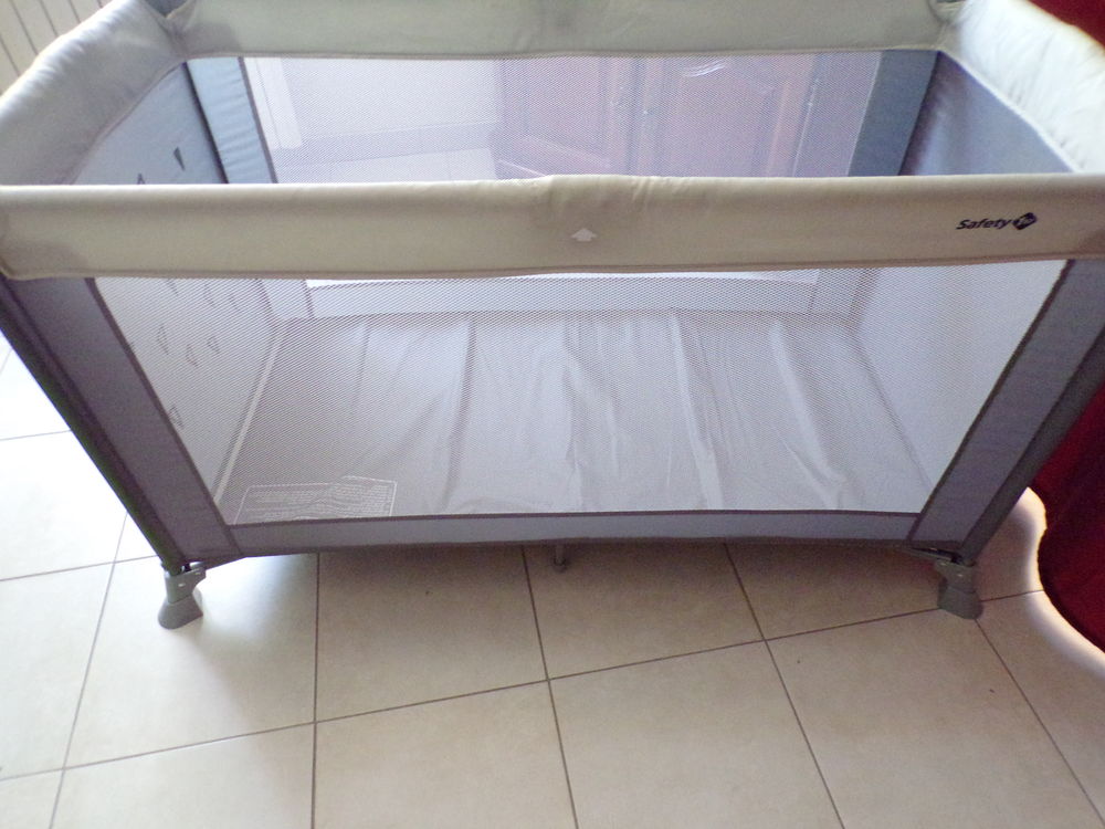 LIT Parapluie safety + draps peu servi chez mamie TB &eacute;tat Mobilier enfants