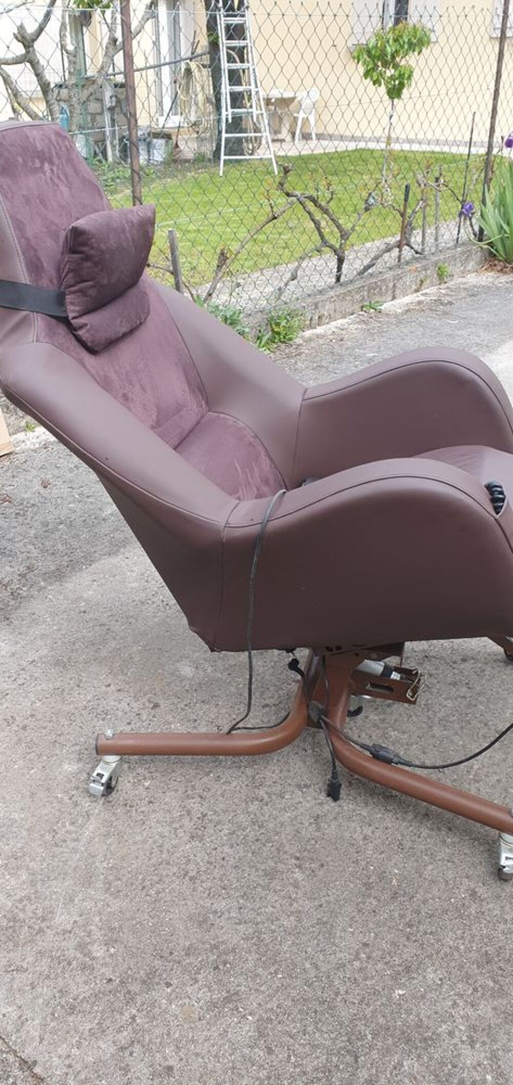 fauteuil releveur electrique + table pour dejeuner Meubles