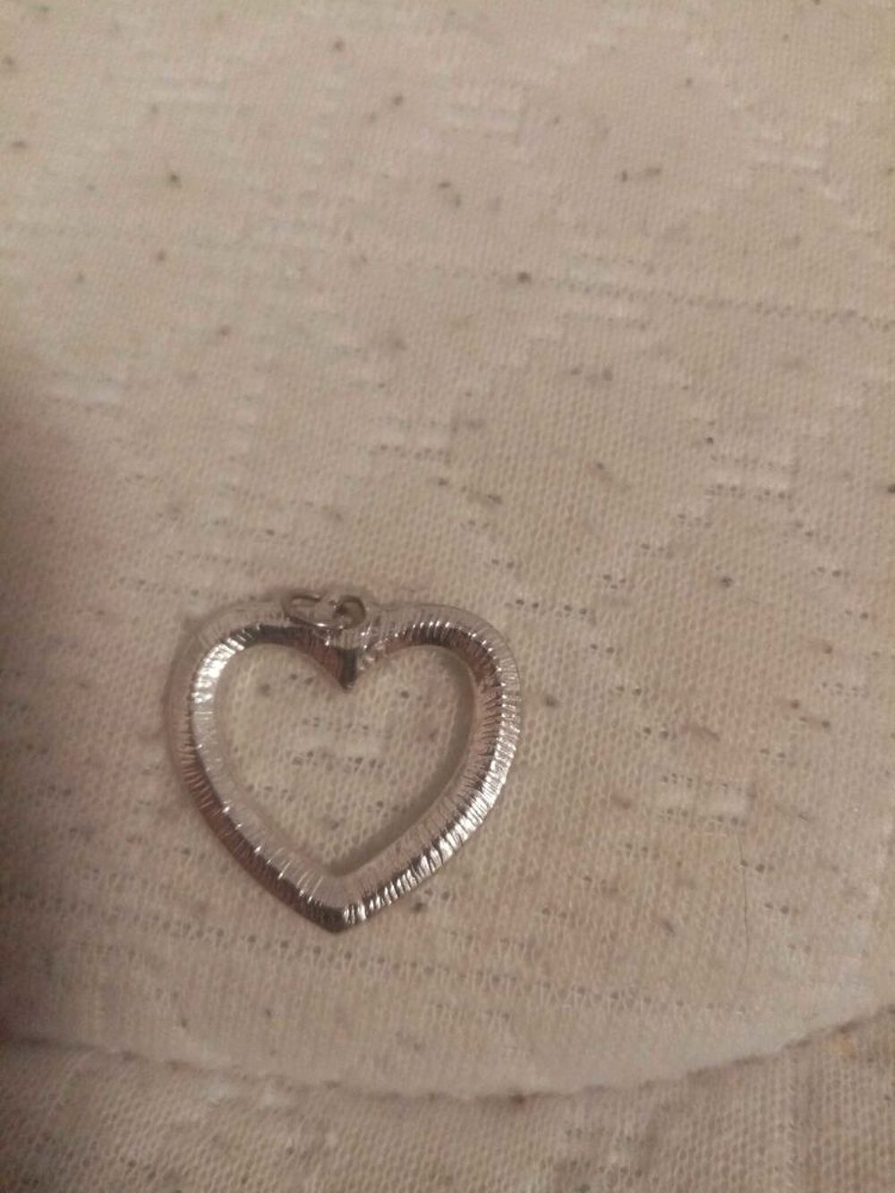pendentif c&Aring;"ur en acier et pierres en oxyde de zirconium Bijoux et montres