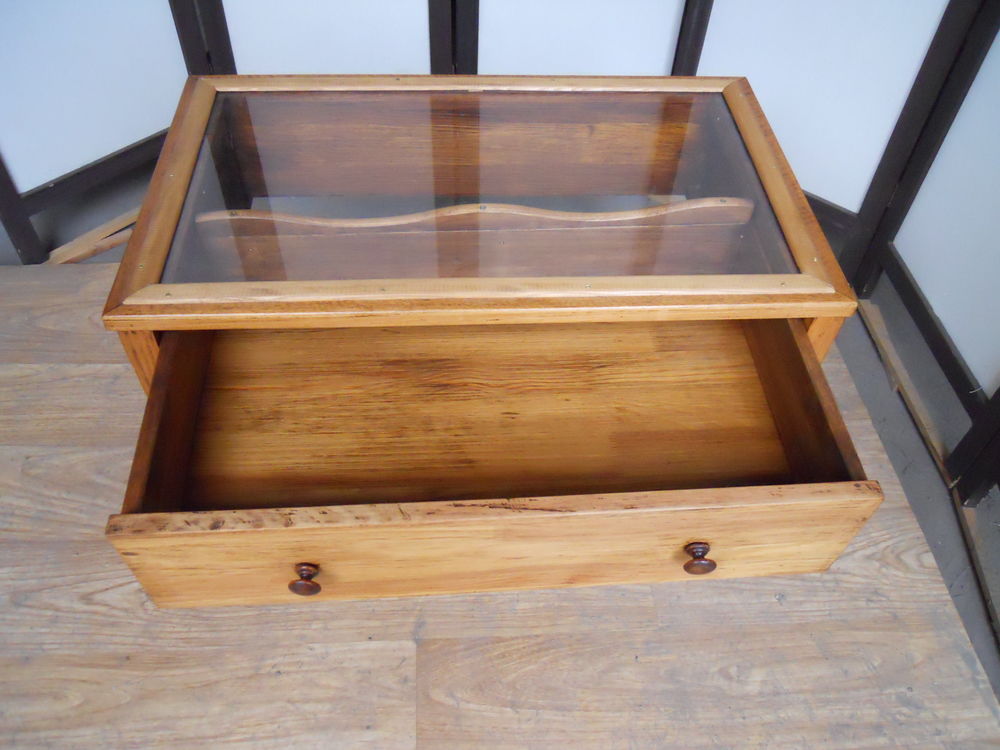 Table basse vitrine Meubles