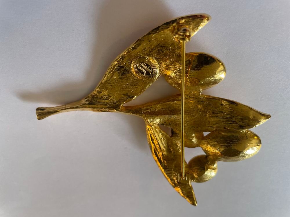 Broche dor&eacute;e feuille d'olivier strass crystal Ines Fressange Bijoux et montres