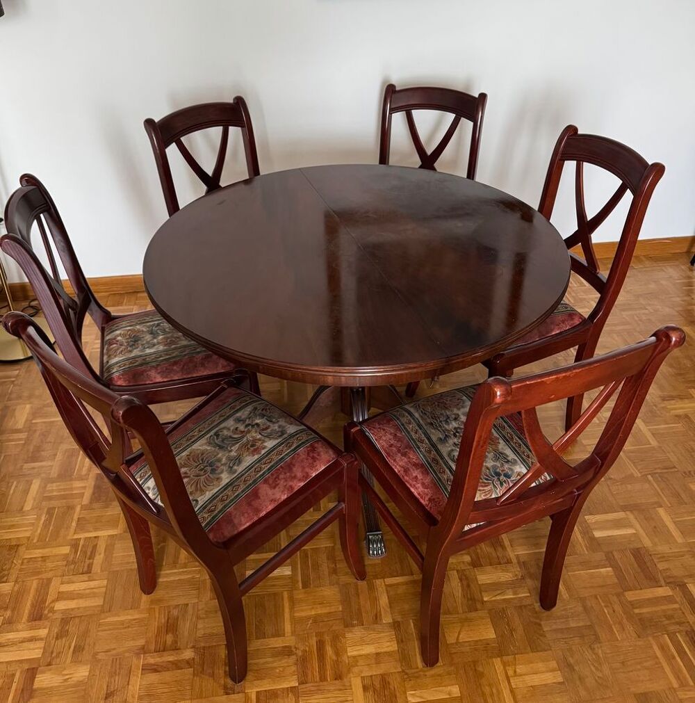 Table ronde et chaisses Meubles