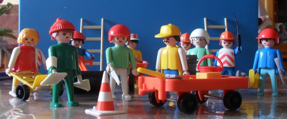 Playmobils11 personnages de travaux avec de nombreux outils. Jeux / jouets
