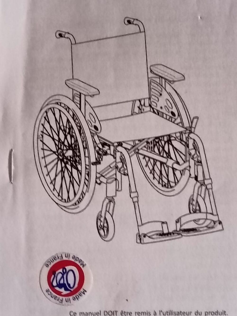 Fauteuil roulant plus chaise perc&eacute;e Meubles
