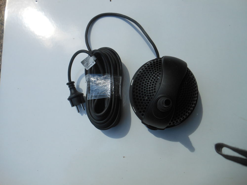 Pompe pour bassin 2500 l/h - 220veff Jardin
