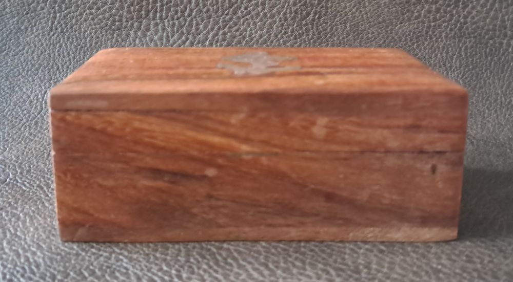 bo&icirc;te en bois avec ancre de marine en laiton incrust&eacute;e Décoration
