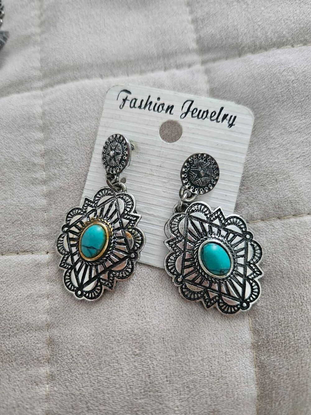 boucle d'oreille Bijoux et montres