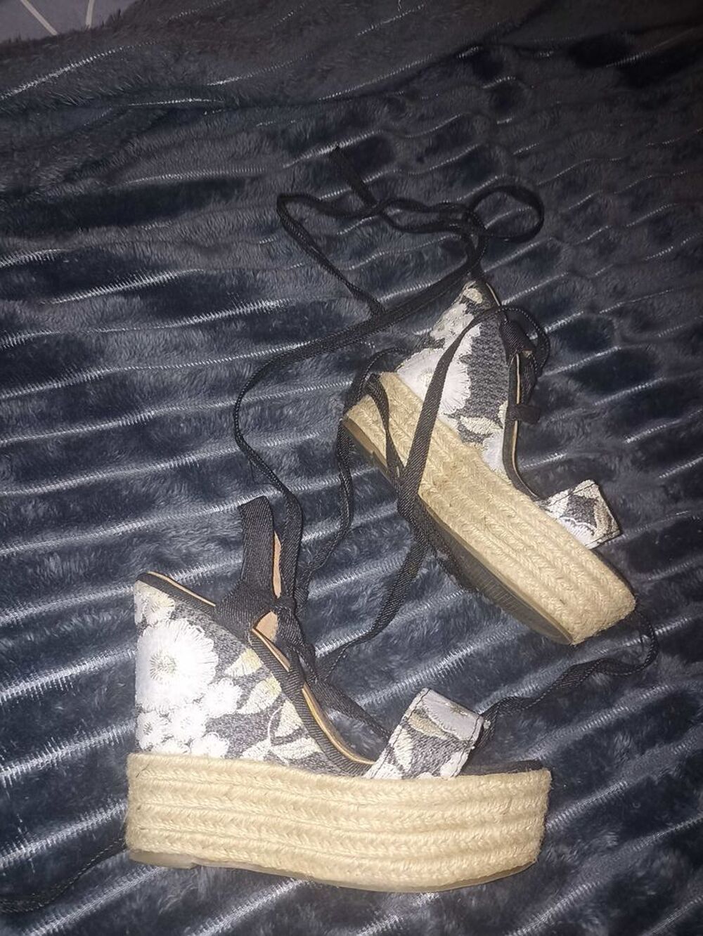 gros plastique d'habit femme du 38 au 42 robe . pulls.pantalons vestes chaussures 36 basket chaussure a talons jamais port&eacute; Vêtements