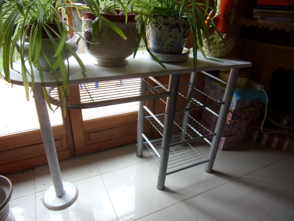 table cuisinette 120cm long 20euros Meubles