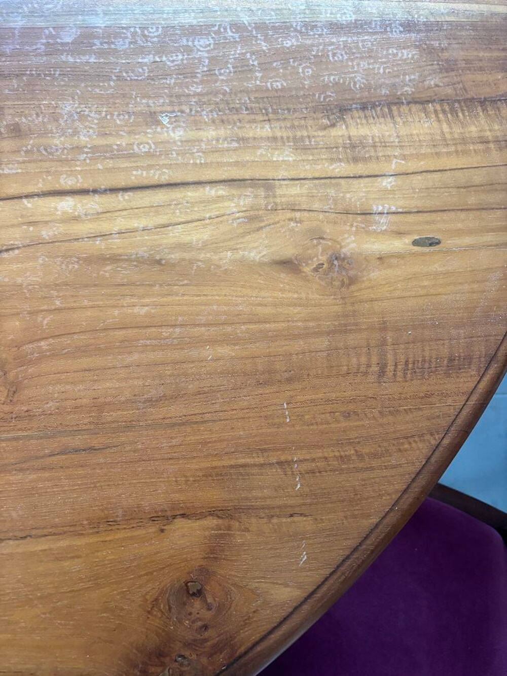 Table en bois avec chaises Meubles