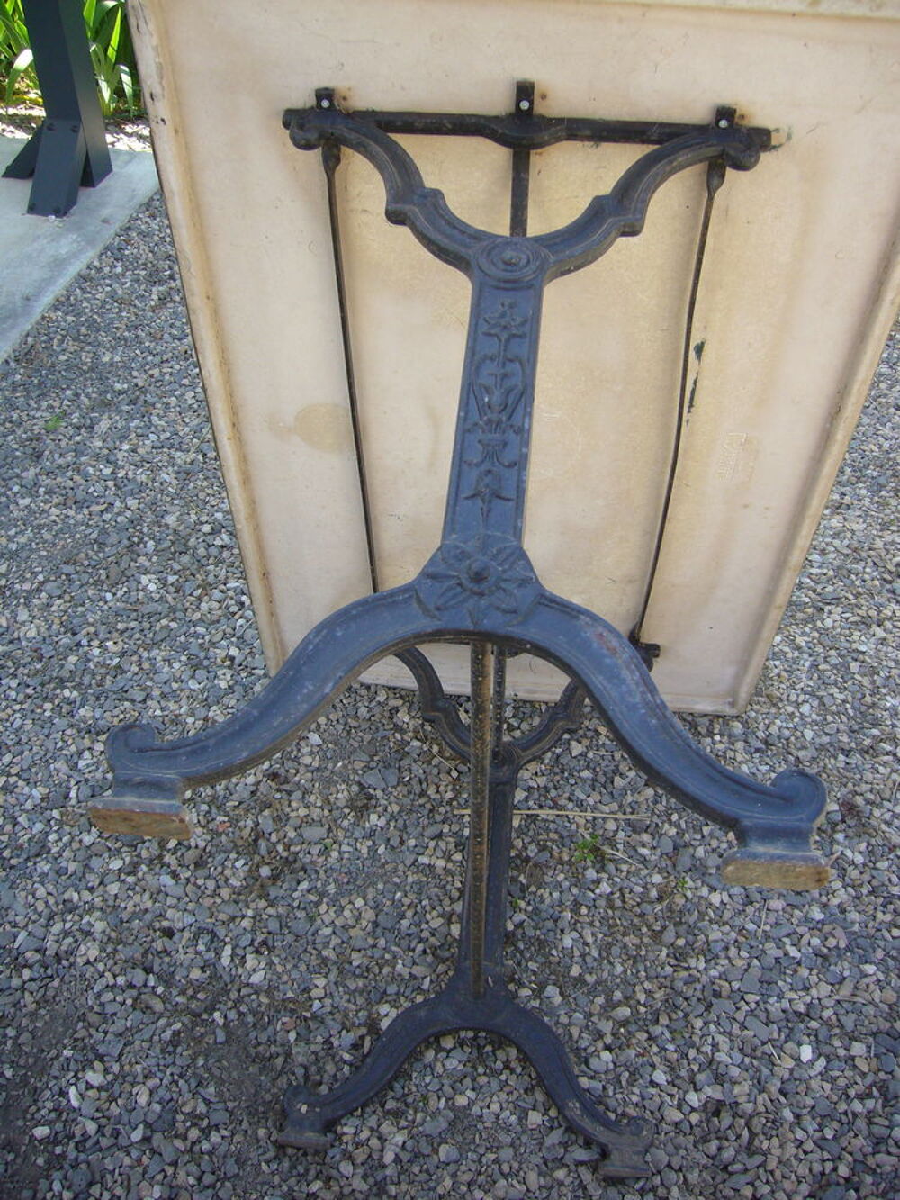 Table bistrot pied fonte Meubles