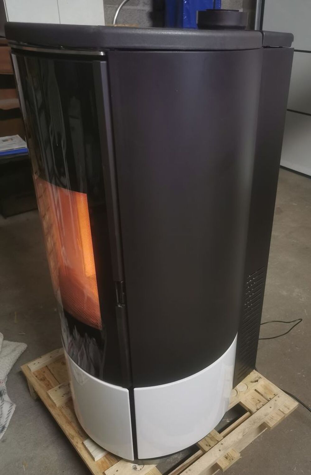 A SAISIR POELE A GRANULES NOBIS MODELE A8V ROUND COAX Meubles