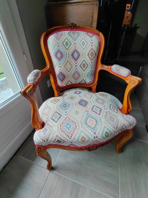 Fauteuil en bois tissu motifs g�om�triques 400 Castres (81)