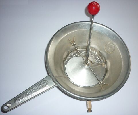 MOULIN � L�GUMES Made in France Brevet� SGDG 2 vintage 60's 24 Loivre (51)